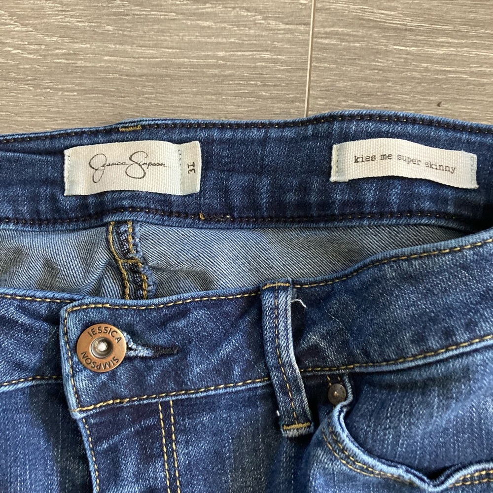 Sold - Picture 3 of 4